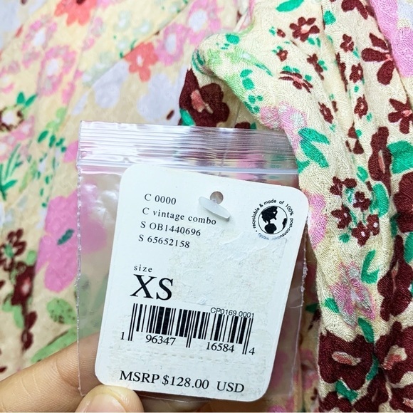 Floral Button-Down Women's Top - Picture 5 of 8